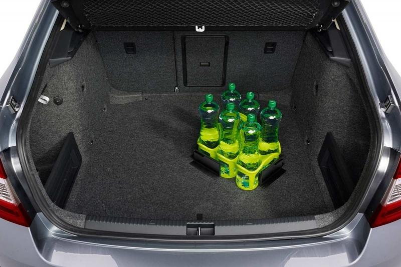Der Kofferraum fasst zwischen 590 und 1.580 Liter.