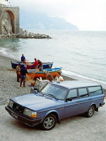 1981: Auf der IAA Frankfurt debütiert der Turbo im Volvo 240 Kombi