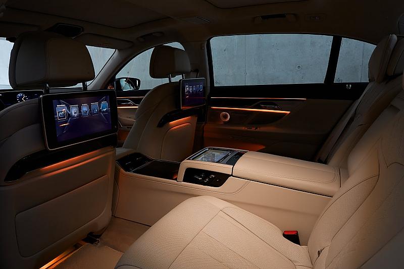 Das Infotainment wird immer aufwendiger (BMW 7er Modell 2015)