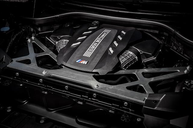 Wie schon in der Vorgängergeneration ist für den Antrieb von X5 M und X6 M ein V8-Biturbo mit 4,4 Litern Hubraum zuständig