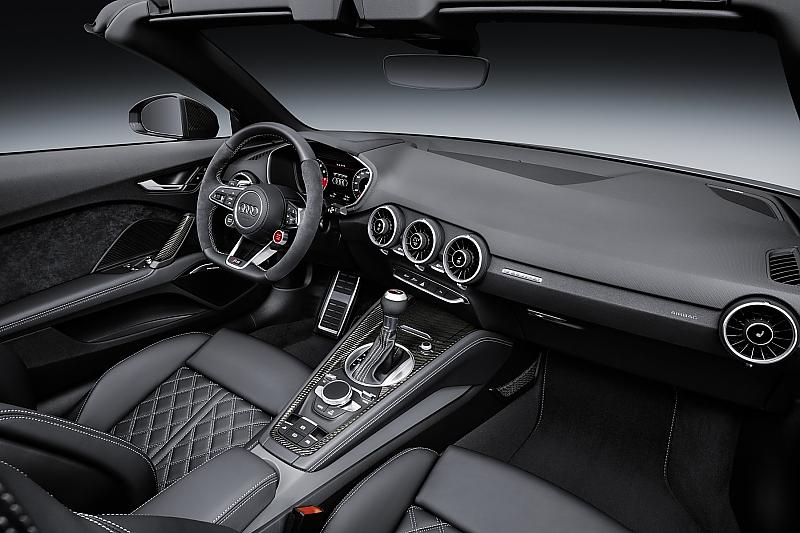 Das Cockpit des Audi TT RS Roadster