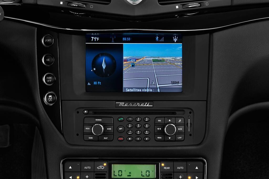 Maserati Grancabrio (Baujahr 2012) - 2 Türen Radio und Infotainmentsystem