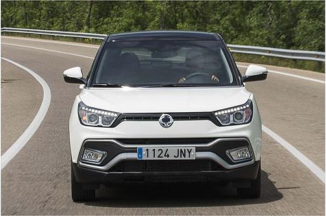 An der Front gibt es Scheinwerfer mit LED-Tagfahrlicht
