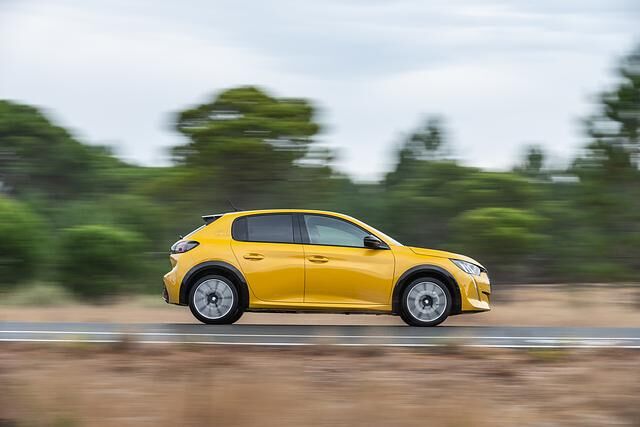 Mit 4,06 Meter Länge fällt der stets fünftürige Peugeot 208 erfreulich kompakt aus