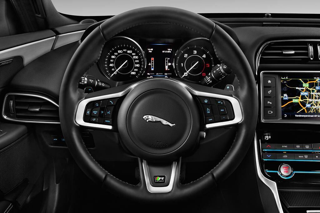 Jaguar XE (Baujahr 2016) R-Sport 4 Türen Lenkrad