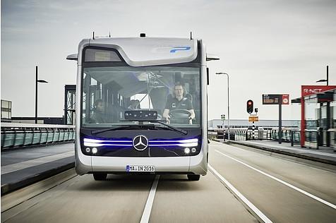 Mercedes Bus der Zukunft - teilautonom auf eigenen Busspuren
