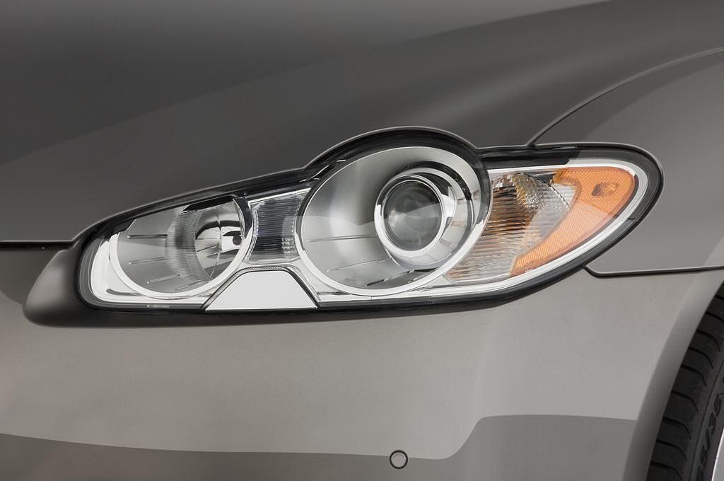 Jaguar XF (Baujahr 2011) Portfolio 4 Türen Scheinwerfer