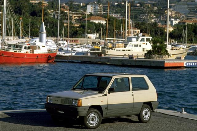 Wie zuvor Citroen 2CV „Ente“ oder Renault 4 zelebrierte der puristische Fiat Panda die Kunst des Minimalismus