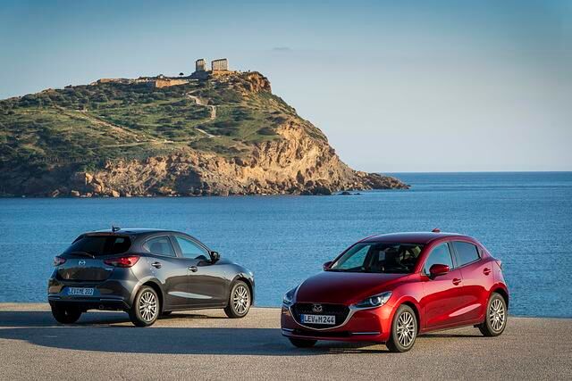Die Rückleuchten des Mazda2 sind zweigeteilt