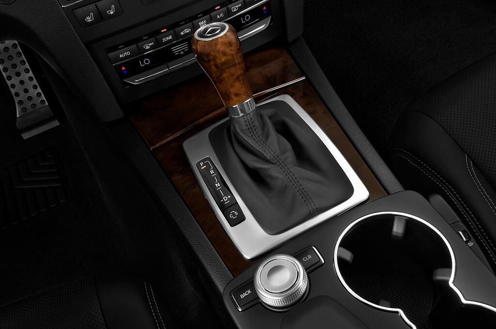 Mercedes E-Class (Baujahr 2010) - 2 Türen Schalthebel
