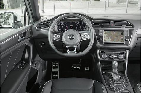 Das Cockpit des VW Tiguan 2.0 BiTDI 4motion