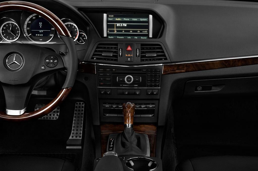Mercedes E-Class (Baujahr 2010) - 2 Türen Mittelkonsole