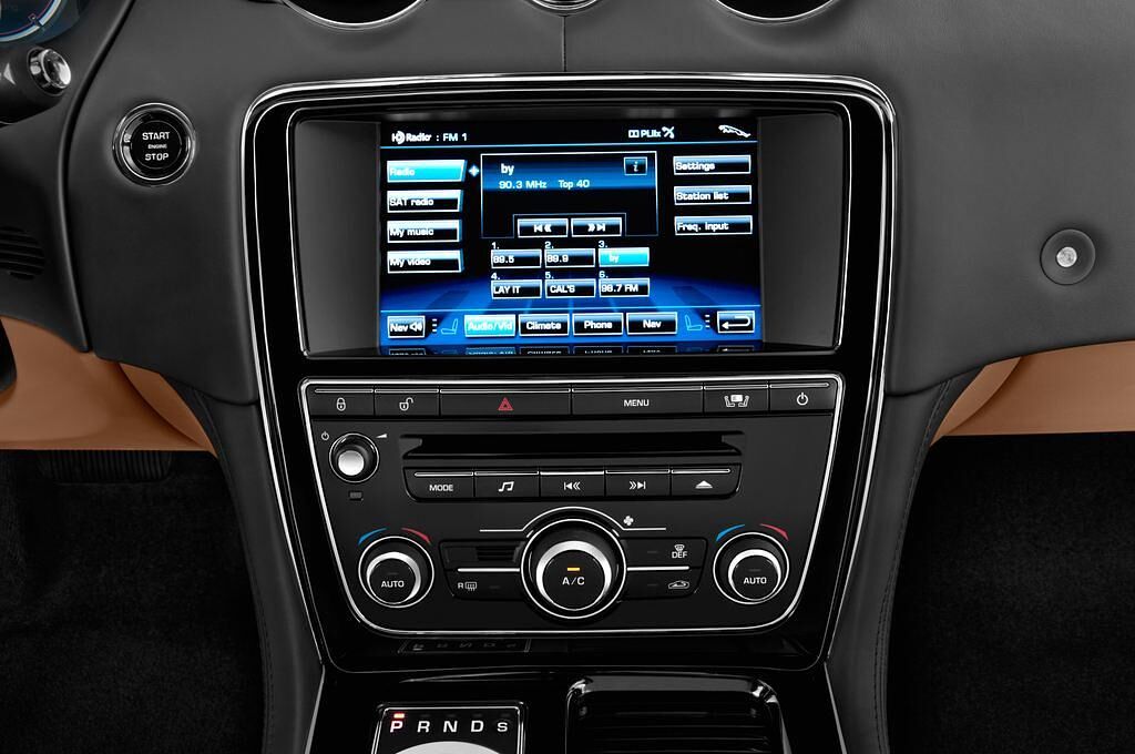 Jaguar XJ (Baujahr 2012) Supersport 4 Türen Radio und Infotainmentsystem