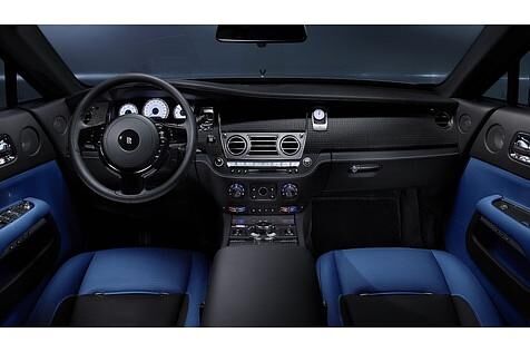 Das Cockpit des Rolls-Royce Wraith Black Badge.