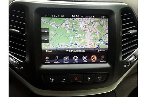 Jeep Cherokee 2.2 Multijet Overland - auch das Navigationssystem ist Serie