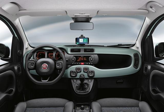 Der Panda kommt klassisch mit simpler hintergrundbeleuchteter Flüssigkristall-Anzeige daher
