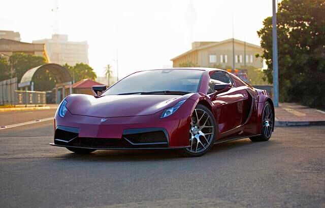 Dieser Möchtegern-Ferrari namens EVX wurde von Vega Innovations aus Sri Lanka entwickelt