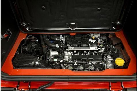 Der Motor hat einen Hubraum von 898 Kubikzentimetern