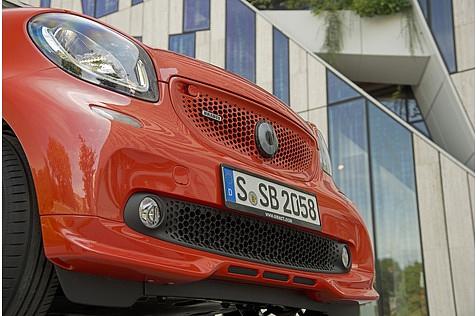 Mächtige Schnauze: DasBrabus Smart Fortwo Cabrio (2016)