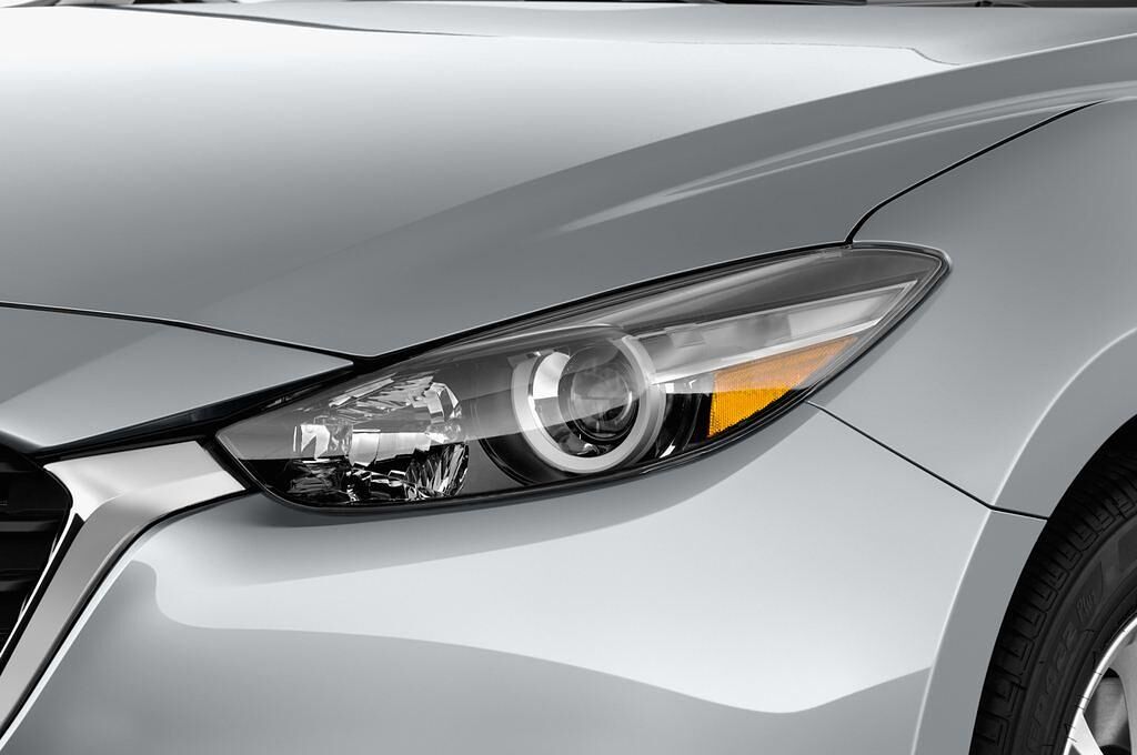 Mazda Mazda3 (Baujahr 2017) Center-Line 4 Türen Scheinwerfer
