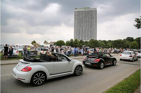Die Zuschauer beklatschen den Beetle-Korso
