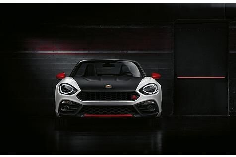 Der Fiat Abarth 124 Spider ist nur 1,23 Meter hoch