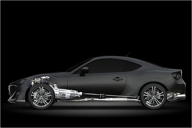 Technisch setzten die Ingenieure auf einen flach bauenden Motor und einenm niedrigen Schwerpunkt