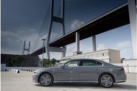 Der VW Phideon ist 5,07 Meter lang