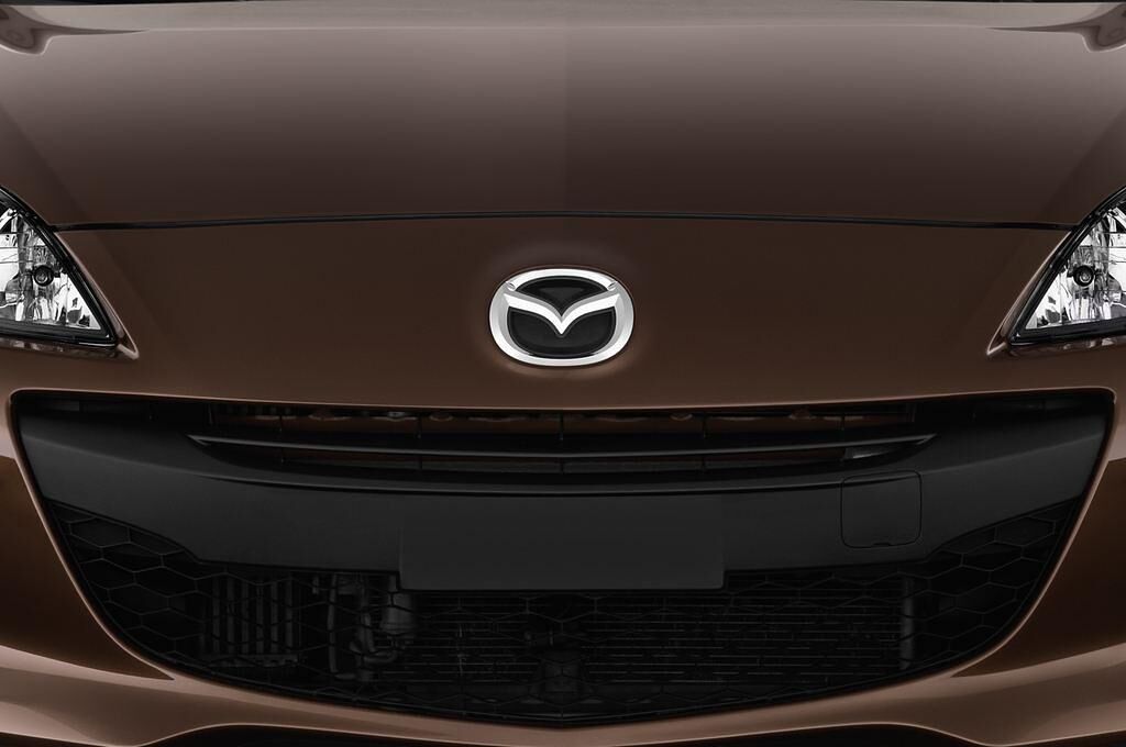 Mazda Mazda3 (Baujahr 2011) Edition 5 Türen Kühlergrill und Scheinwerfer