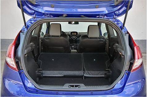 Insgesamt passen bis zu 939 Liter ins Heck des Fiesta ST