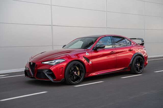 3,6 Sekunden soll der 540 PS starke Giulia GTAm für den Sprint aus dem Stand auf Tempo 100 benötigen