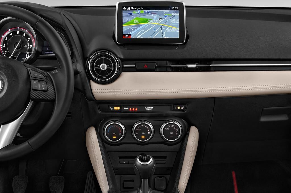 Mazda Mazda2 (Baujahr 2015) Exclusive Line 5 Türen Mittelkonsole