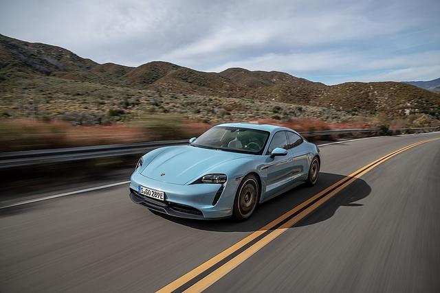 Der Porsche Taycan 4S ist mit zwei verschiedenen Batterie-Varianten erhältlich: entweder mit 79,2 Kilowattstunden oder 93,4 kWh.