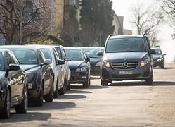 Ratgeber: Silvesterfeuerwerksschäden am Auto vermeiden - Mit Köpfchen Parken