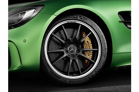 Mercedes AMG GT-R