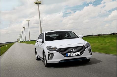 Der Hyundai Ioniq Hybrid wiegt 1.420 Kilogramm.