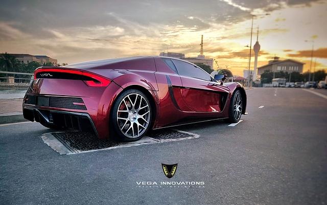 Der Vega EVX hat 591 kW / 804 PS, ein maximales Drehmoment von 760 Newtonmetern und eine Beschleunigung von null auf 100 km/h in 3,1 Sekunden