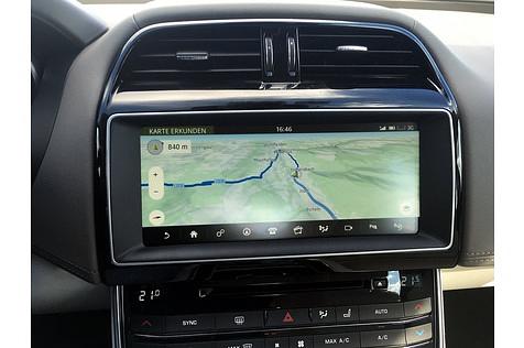 Das neue Bildschirmnavigationssystem im Jaguar XE S