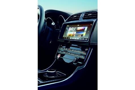 Die geänderte Mittelkonsole im Jaguar XE S
