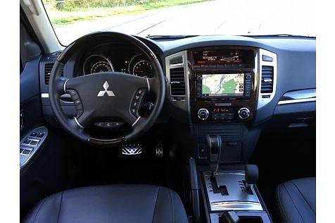 Der Innenraum des Mitsubishi Pajero 3.2 Di-D hat einen leicht betagten Charme