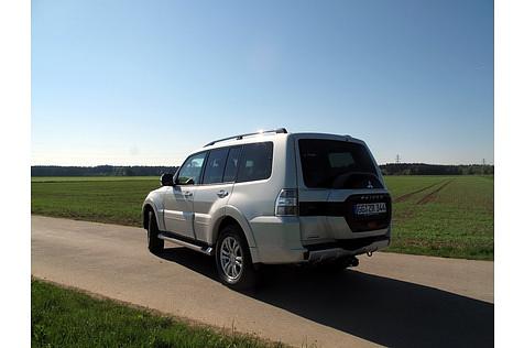 Mitsubishi Pajero 3.2 Di-D - 4,90 Meter lang, 2,4 Tonnen schwer