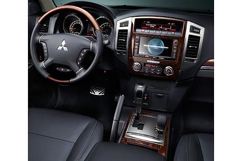 Das Cockpit des Mitsubishi Pajero 3.2 Di-D