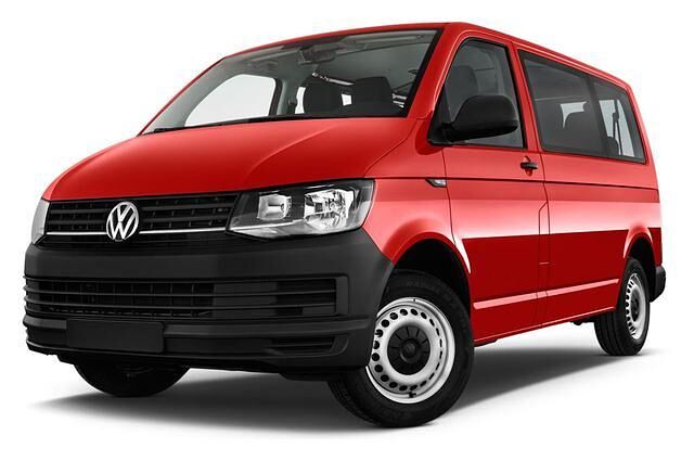 <h2 class='text-lg font-medium md:text-xl md:font-semibold'>Platz 1: VW T5 Multivan</h2><p>Mit fetten Schr&auml;nken, Koffern oder Bikes Variabilit&auml;t richtig ungeniert auszuleben, geht am besten, wenn die Form in etwa der einer Umzugskiste gleicht &ndash; wie hier. Der deutsche Platzhirsch in dieser Kategorie hei&szlig;t schon seit Jahren VW Bus. Egal, ob im Fall eines Umzugs oder mit der Gro&szlig;familie im Gep&auml;ck &ndash; der VW Bus, ob T5, T6 oder T7 ab 2020, hat Platz f&uuml;r sie alle.<br /><br />Der VW Bus kann alles viel: Viel Raum. Viel Platz. Viel Zuladung. Viel Ladefl&auml;che. Damit packt der VW Bus vieles lockerer und vorbildhafter weg als die meisten Vans und SUVs, wo vielleicht doch einmal ein Radkasten oder eine Dachkonsole im Weg steht. Und die &ouml;konomischen und &ouml;kologischen VW-Dieselmotoren sind ja auch nicht schlecht. Sch&ouml;n, dass nicht nur der Kofferraum, sondern auch die Bremsen &uuml;berzeugen. Schade, dass das alles beim Unterhalt recht teuer ist. Noch Fragen zur Variabilit&auml;t? Koffer w&uuml;rden T6 kaufen.</p>
<p><strong><a title="VW T6 Tests & Erfahrungen" href="https://www.autoplenum.de/auto/vw/t6" target="_blank" rel="noopener">Alle Tests & Erfahrungen mit VW Bus T6</a></strong></p>