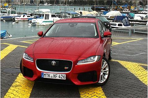 Wir sind mit dem Jaguar XF S von München nach Genf gefahren ... zu Testzwecken, versteht sich