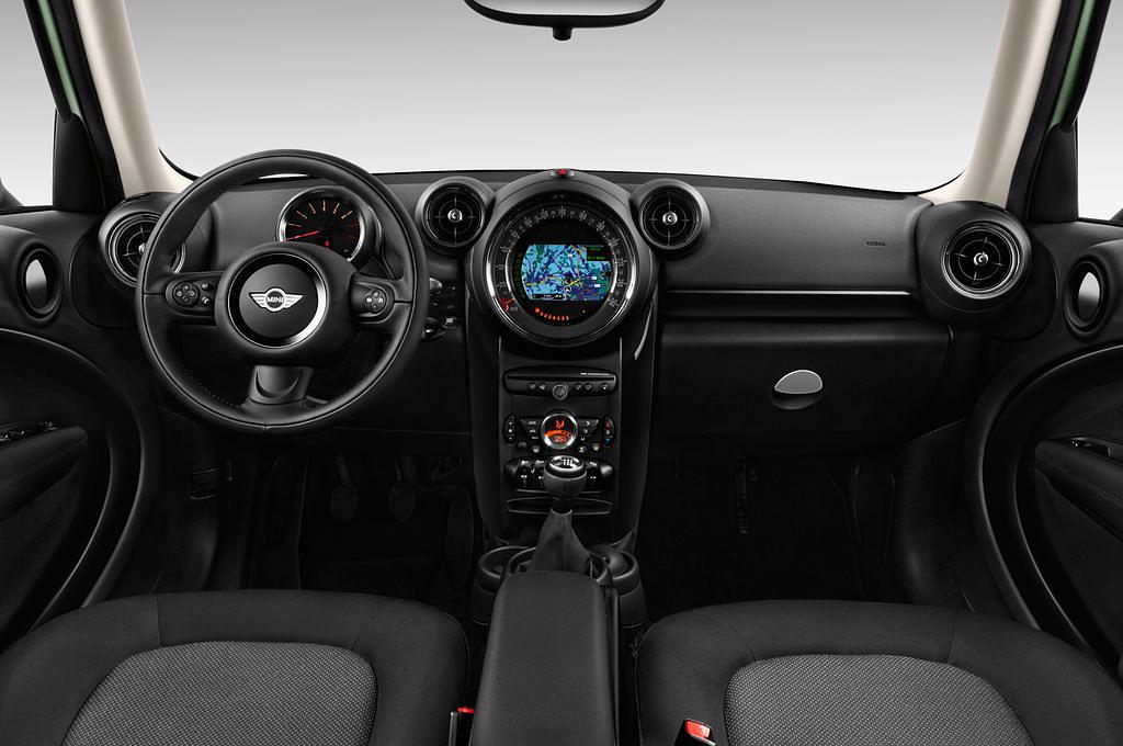 MINI Countryman (Baujahr 2016) One 5 Türen Cockpit und Innenraum