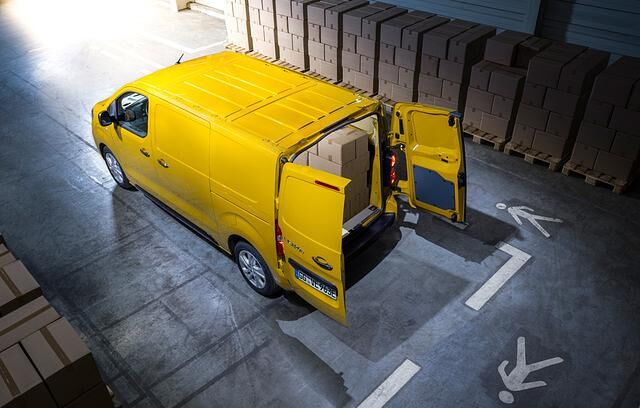 Die Laderaumgröße des Vivaro-e bleibt von der Batterie unangetastet 