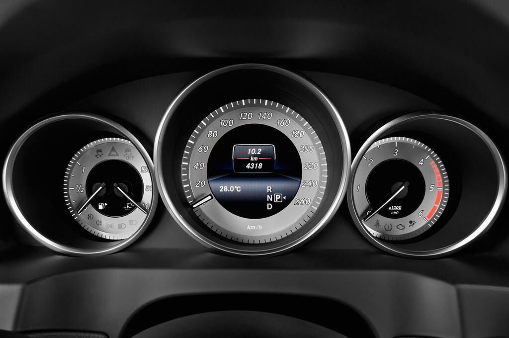 Mercedes E-Class (Baujahr 2015) - 2 Türen Tacho und Fahrerinstrumente