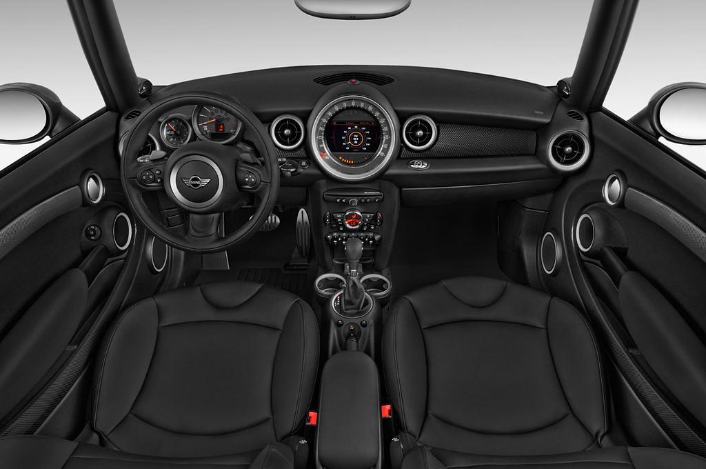 MINI MINI (Baujahr 2015) Cooper S 2 Türen Cockpit und Innenraum