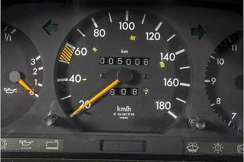 Mercedes 200 D Kilometer-Millionär - eine Umdrehung ist gemacht