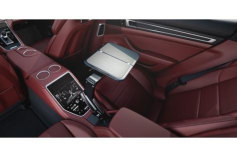 Porsche Panamera Executive - mit ausklappbaren Tischen im Fond
